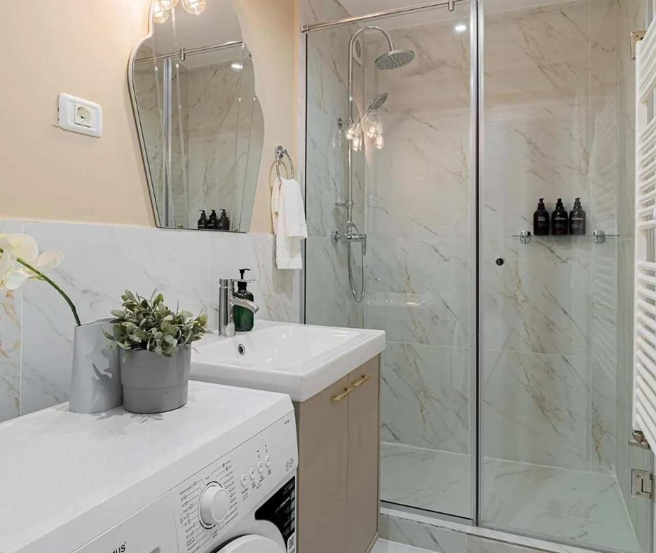 Stunning 2Br With Balcony On Piata Universitatii Boekarest